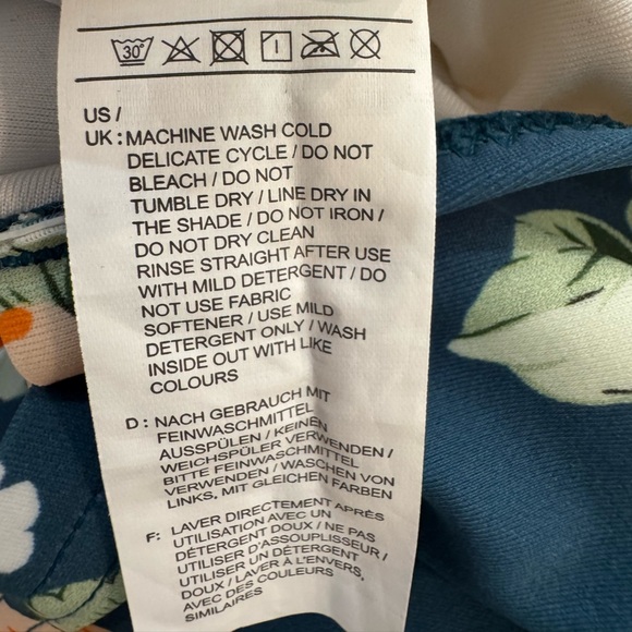 Cupshe Teal Floral Scalloped One Piece
Swimsuit Size M Beach Pool Vacation - Picture 11 of 14